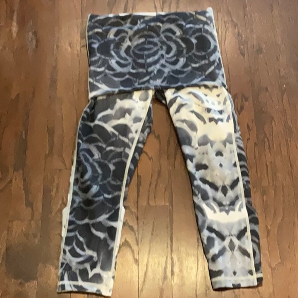 Lululemon leggings with skirt - Picture 3 of 4